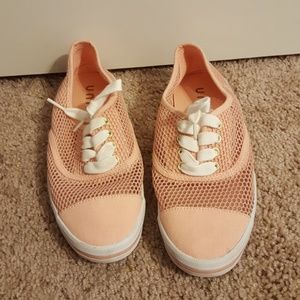 Mesh sneakers